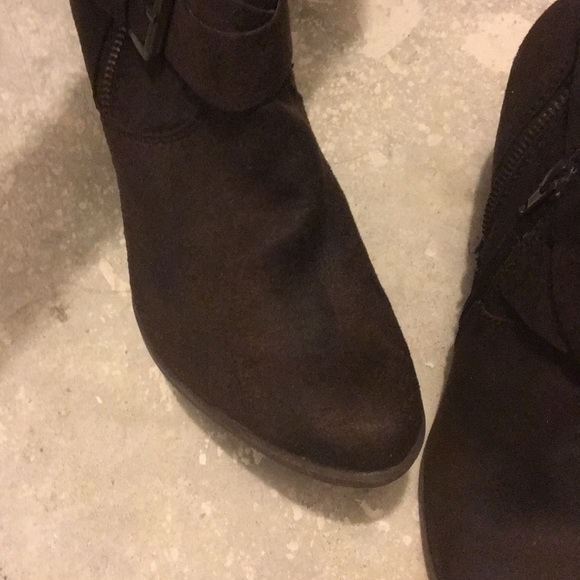 Zip Up Brown Heeled Boots - Picture 6 of 7